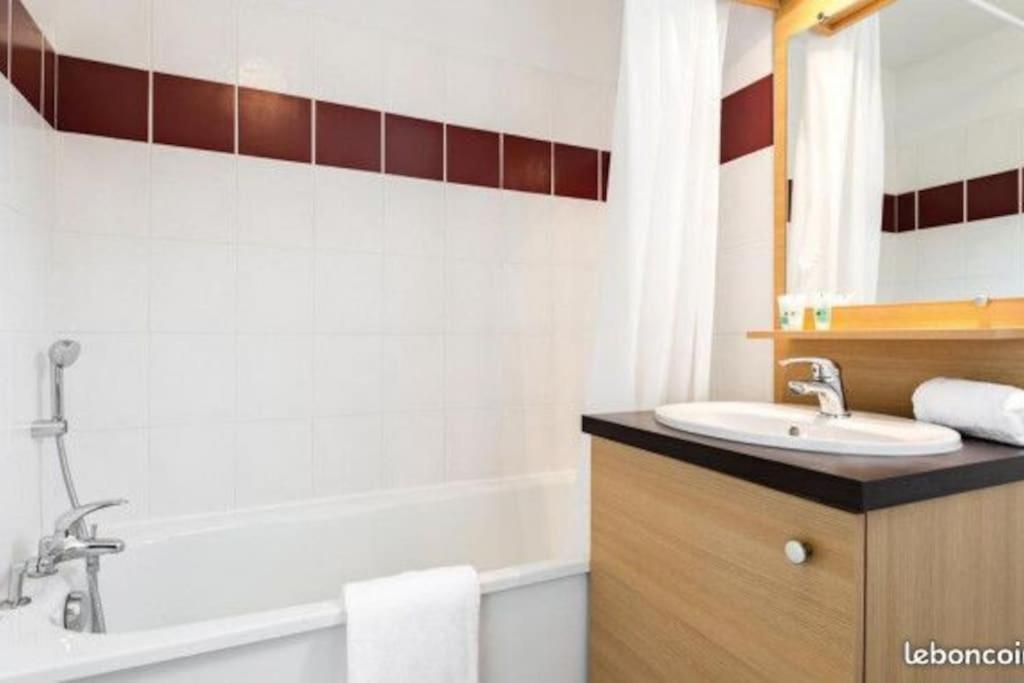 Confortable Maison Dans Village Avec Piscine A Hébergement de vacances Cajarc