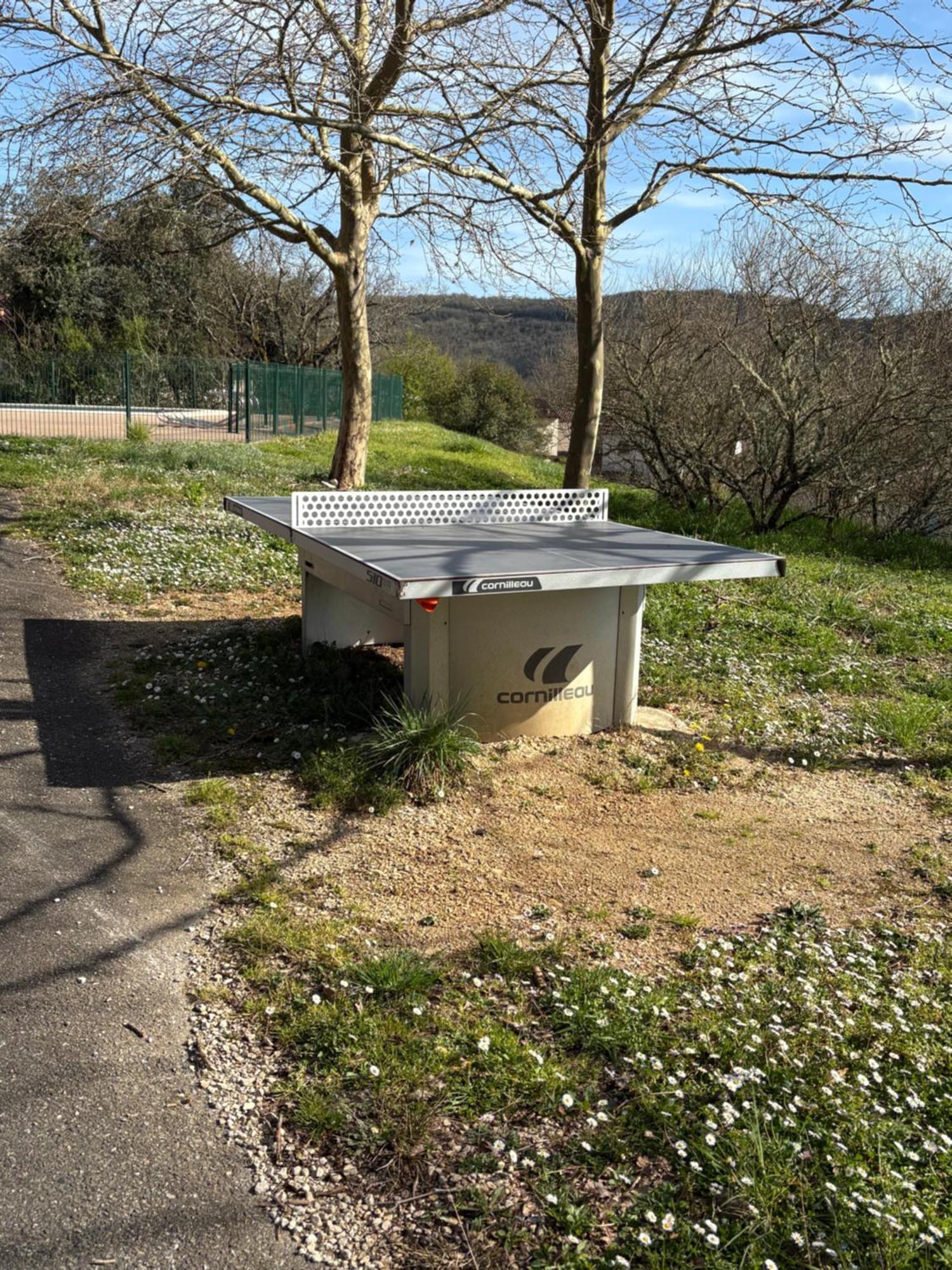 Hébergement de vacances Confortable Maison Dans Village Avec Piscine A *