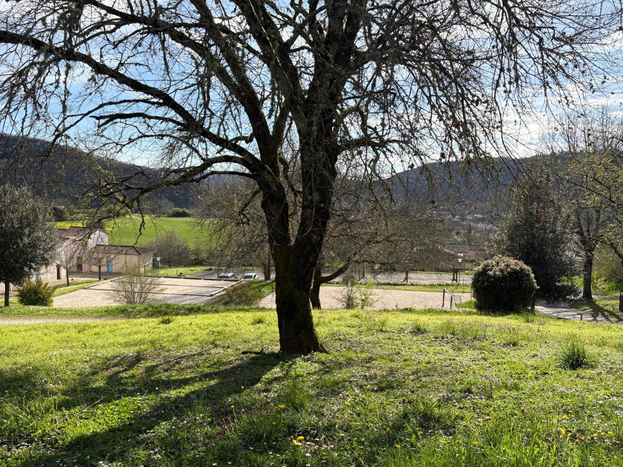 Hébergement de vacances Confortable Maison Dans Village Avec Piscine A *